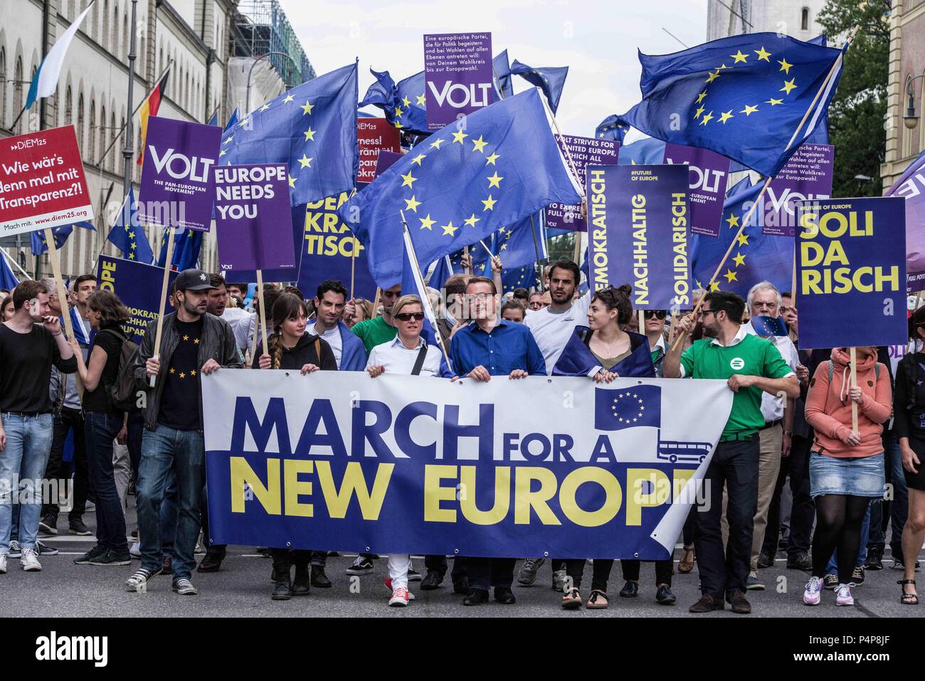 Munich, Bavaria, Germany. 23rd June, 2018. Citizens of Munich and Europe demonstrated under the banner of Ã¢â‚¬Å“March for a New EuropeÃ¢â‚¬Â in the face of disunity, right-wing, and populist movements. The group is essentially the Pulse of Europe organizers, who has seen radically declining support over the past year and has, despite claiming to be against racism and populism, welcomed Pegida to participate.  uling CSU party who has been accused of cre Credit: ZUMA Press, Inc./Alamy Live News Stock Photo