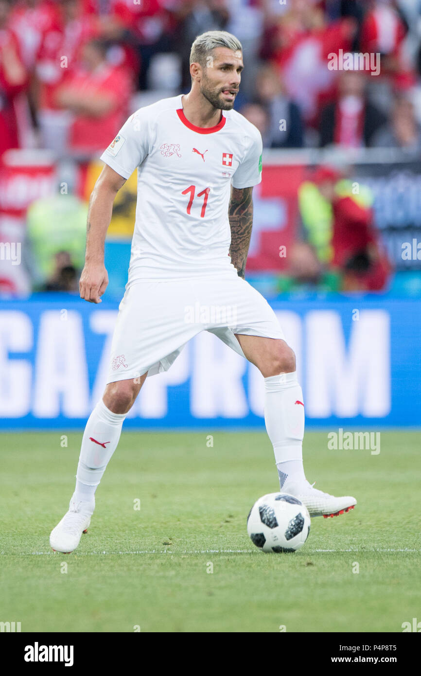 Kaliningrad, Russland. 23rd June, 2018. Valon BEHRAMI (SUI) with Ball, Individual with ball, Action, Full figure, upright format, Serbia (SRB) - Switzerland (SUI) 1: 2, Preliminary Round, Group E, Game 26, on 06/22/2018 in Kaliningrad; Football World Cup 2018 in Russia from 14.06. - 15.07.2018. | usage worldwide Credit: dpa/Alamy Live News Stock Photo