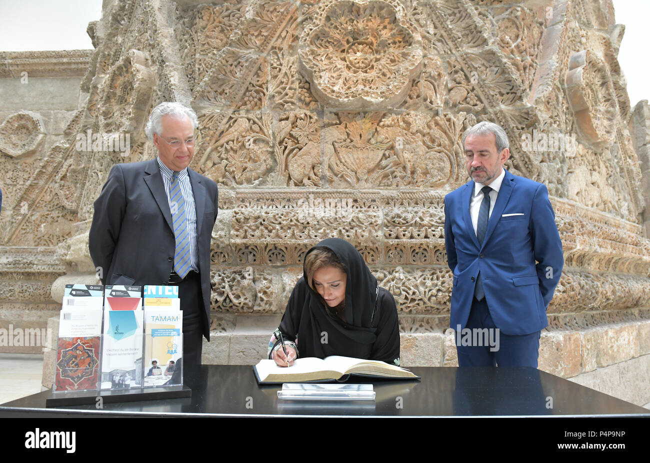 21 June 2018, Germany, Berlin: Princess Lamia Bint Majid Saud Al Saud (C) of Saudi Arabia, director of the Alwaleed Philanthropies foundation, signs the guest book after a press talk at the Pergamon Museum. Hermann Parzinger (R), President of the Prussian Cultural Heritage Foundation, and Michael Eissenhauer, General Director of the Berlin State Museums, stand next to her. The Museum for Islamic Art of the Berlin State Museum received a generous support of the Alwaleed Philanthropies foundation. Over a period of ten years, the areas of exhibition development and cultural education are to be su Stock Photo