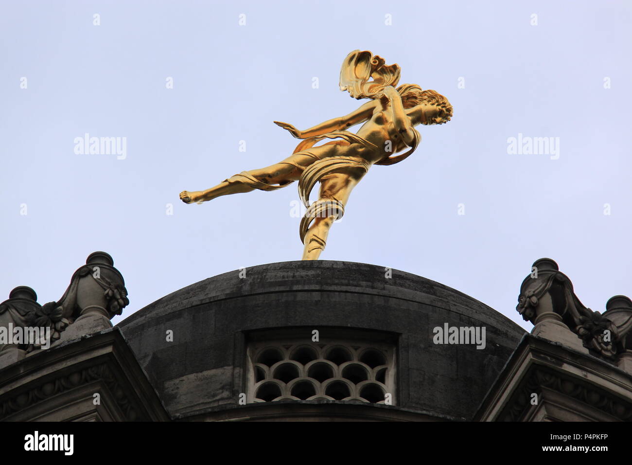 Gilded bronze figure of Ariel adorning the dome on Tivoli Corner, Bank of England, London, England, UK, PETER GRANT Stock Photo