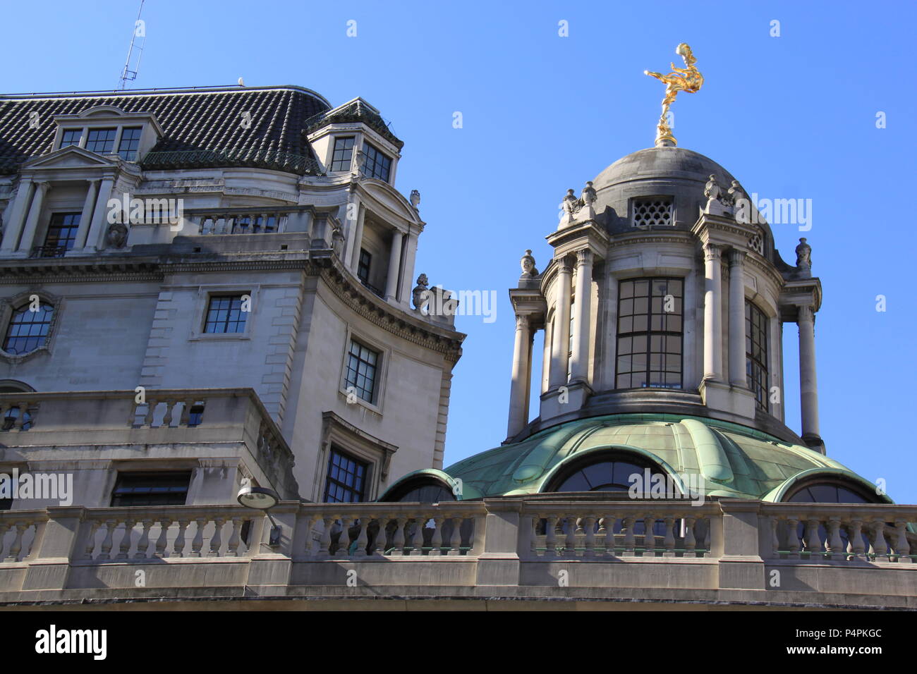 Gilded bronze figure of Ariel adorning the dome on Tivoli Corner, Bank of England, London, England, UK, PETER GRANT Stock Photo