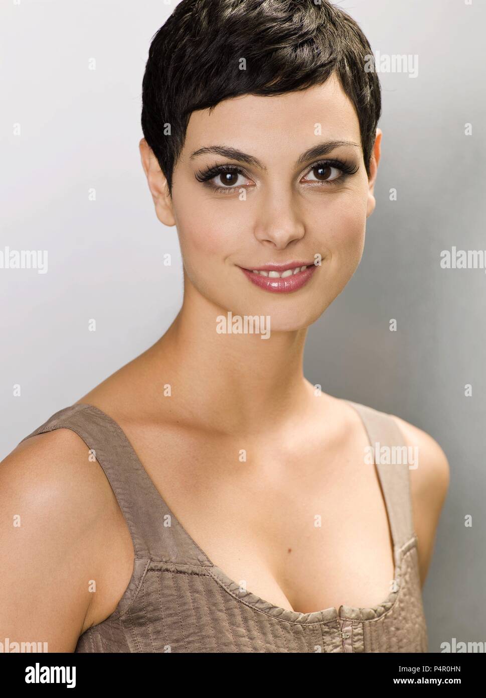 Original Film Title: V. English Title: V. Film Director: KENNETH JOHNSON.  Year: 2009. Stars: MORENA BACCARIN. Credit: WARNER BROS. TELEVISION / Album  Stock Photo - Alamy