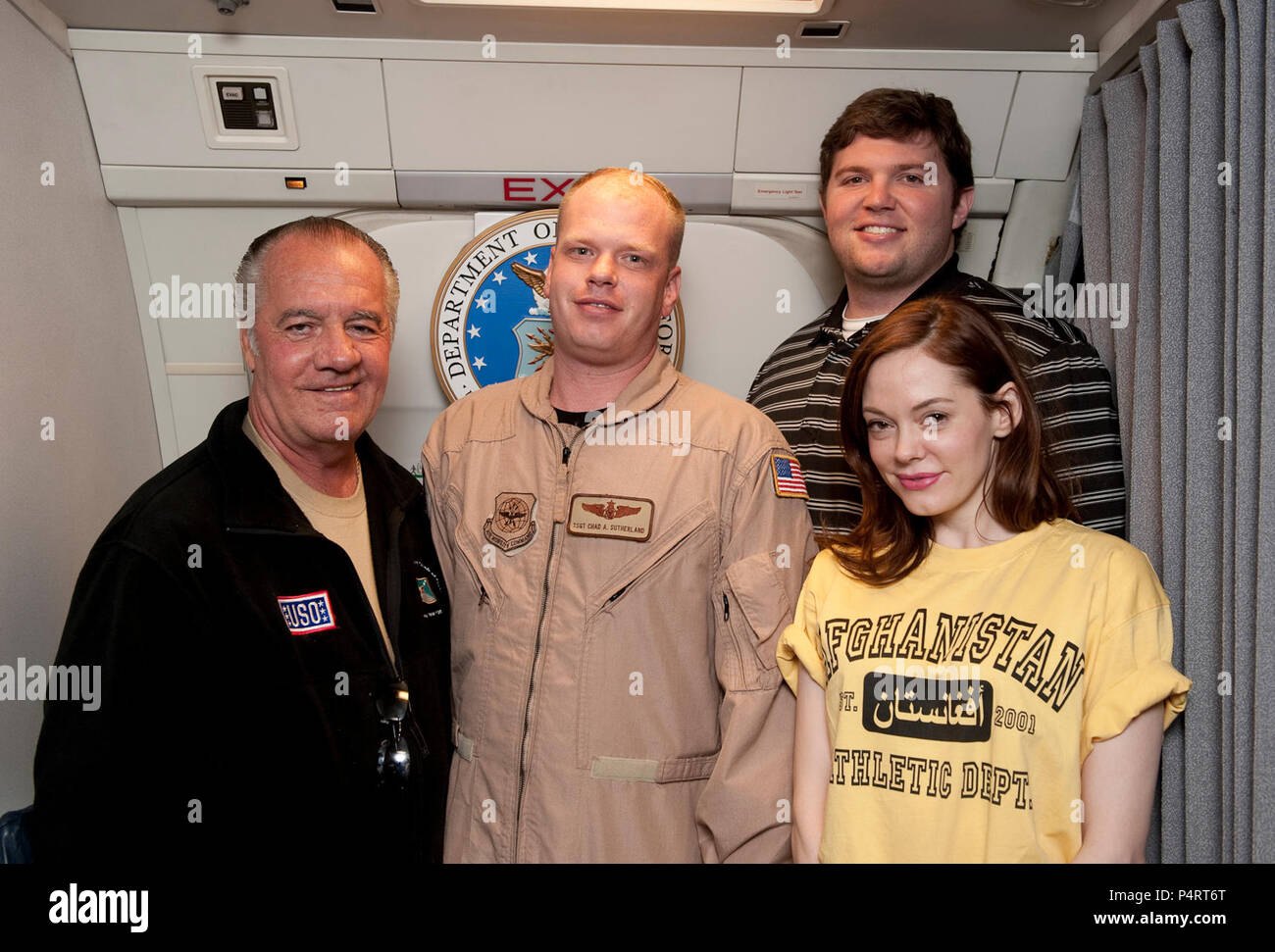 Mike Mullen, chairman of the Joint Chiefs of Staff hosts a USO tour in