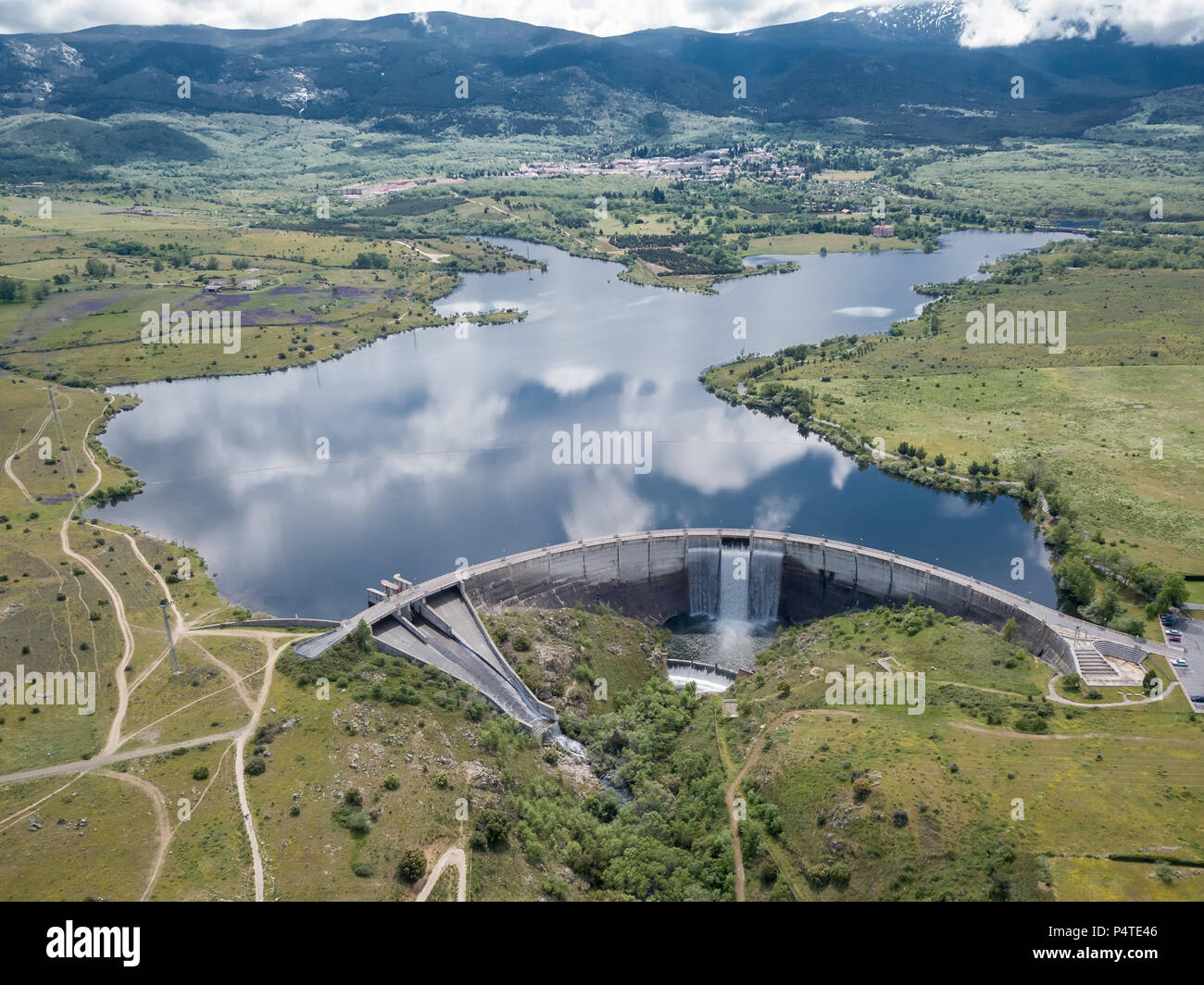 aerial view to dam over Eresma river, Segovia (Spain). Pontoon Reservoir Stock Photo