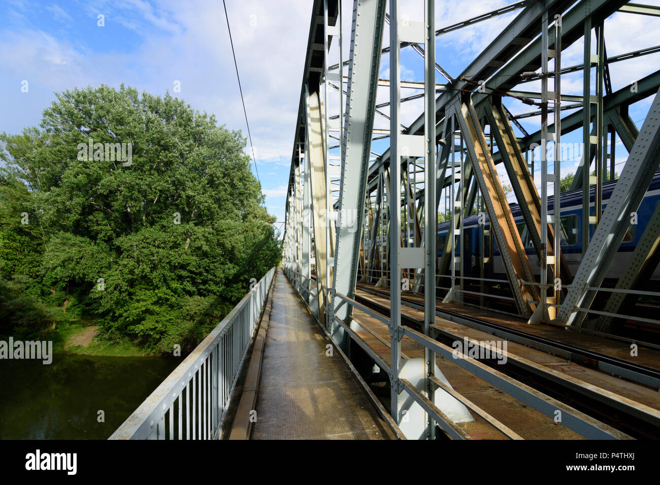 Szob (Zopp an der Donau): railway bridge above river Ipel (Ipoly, Eipel), border between Slovakia and Hungary in Hungary, Pest, Stock Photo