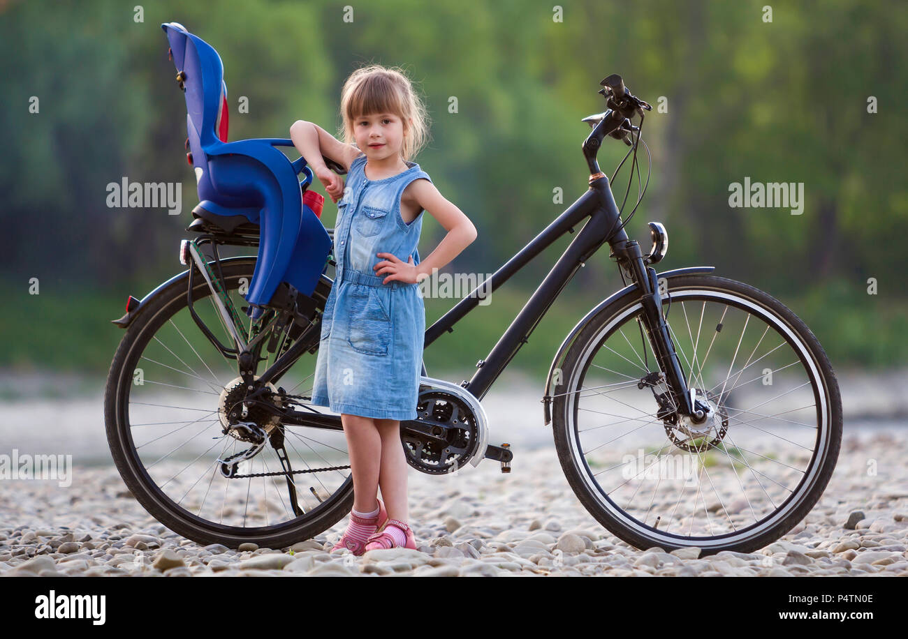 Child in seat on front of bike hi res stock photography and images Alamy