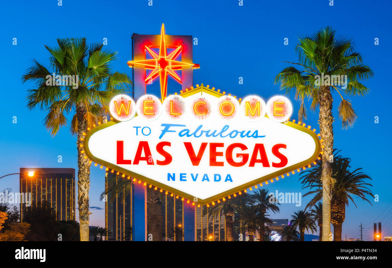 The Welcome to Las Vegas sign at night Stock Photo - Alamy