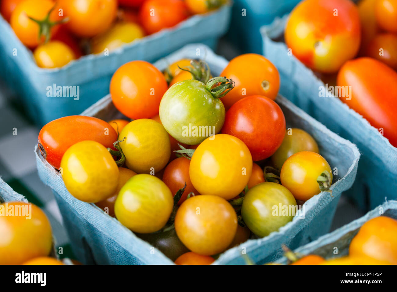 Farmers market cherry tomatoes hi-res stock photography and images - Alamy