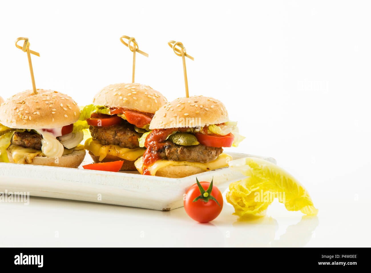 Mini Burger, Burger vor weißem Hintergrund Stock Photo