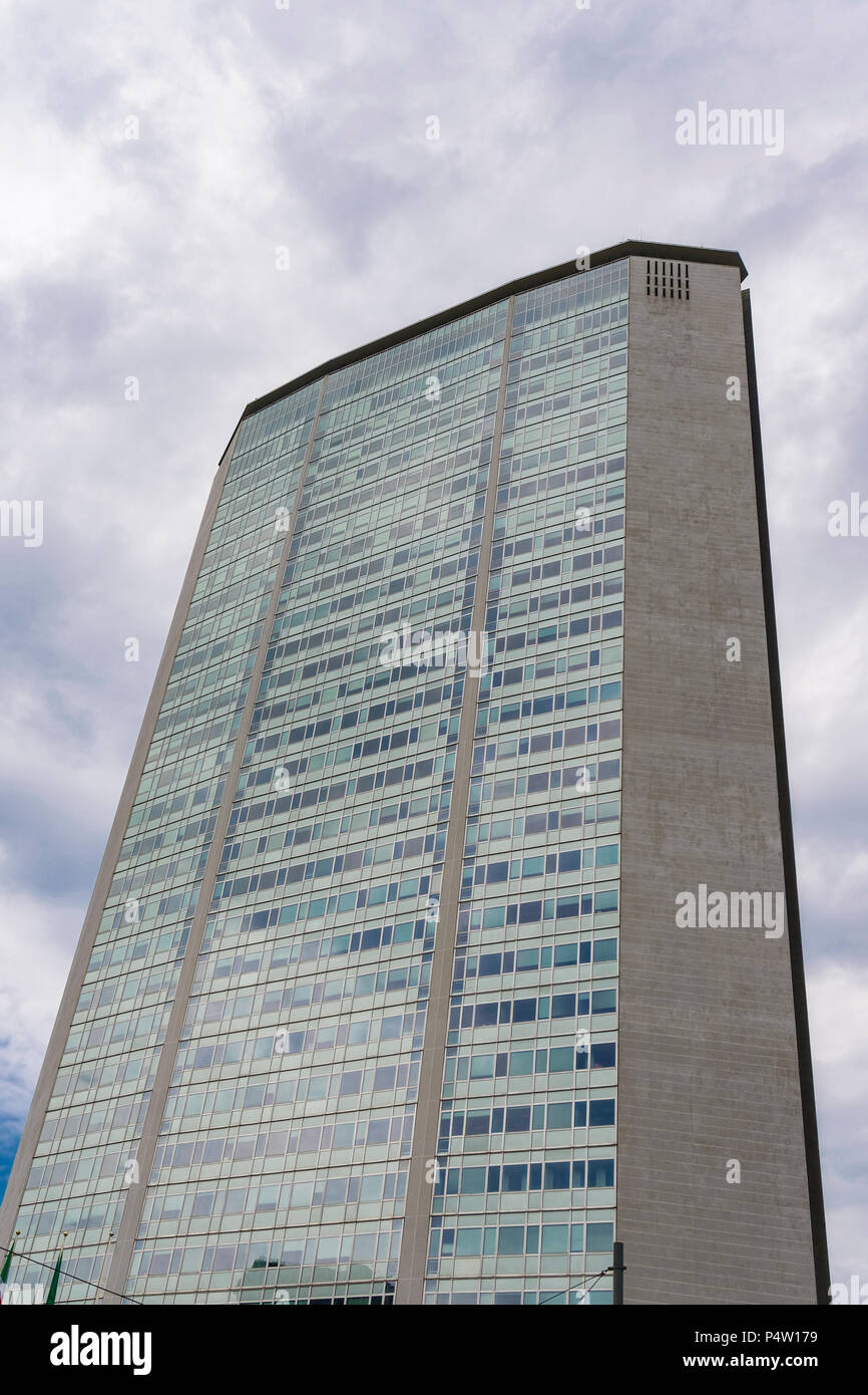 Milan, Italy Pirelli Tower facade. Day view of 1958 32-storey skyscraper  Grattacielo Pirelli currently owned by Regional Government of Lombardy  Stock Photo - Alamy