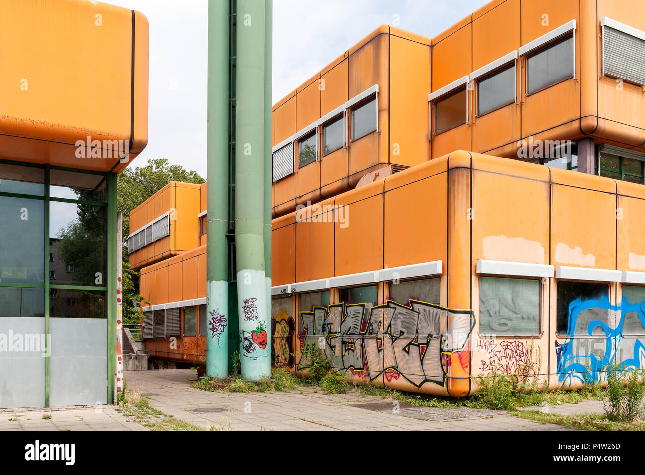 Berlin, Germany, ruin of the Diesterweg Gymnasium in the Swinemuender Strasse in Berlin-Gesundbrunnen Stock Photo
