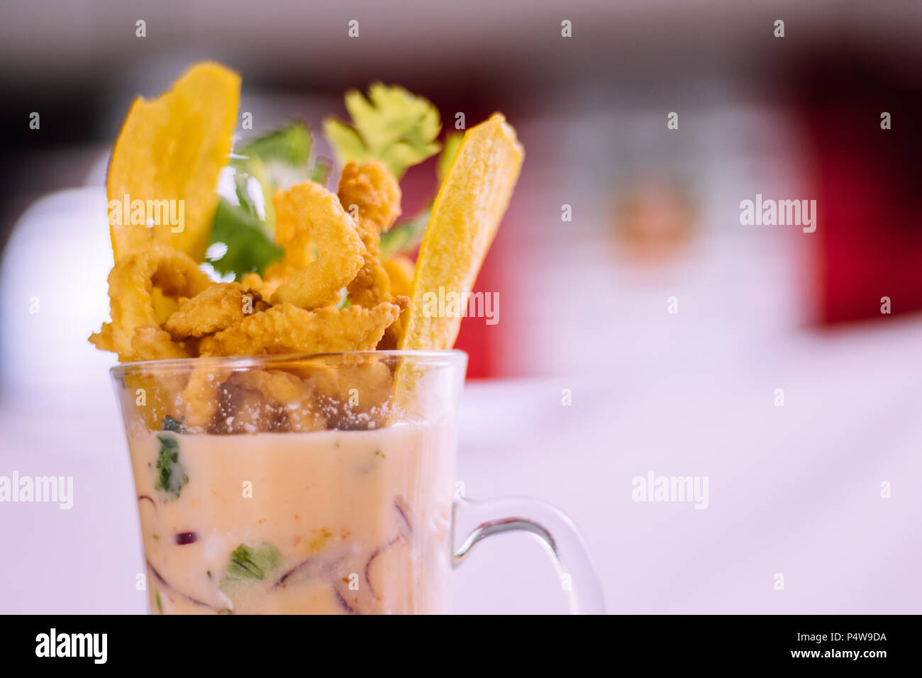 comida peruana: Leche de tigre peruvian food Stock Photo - Alamy