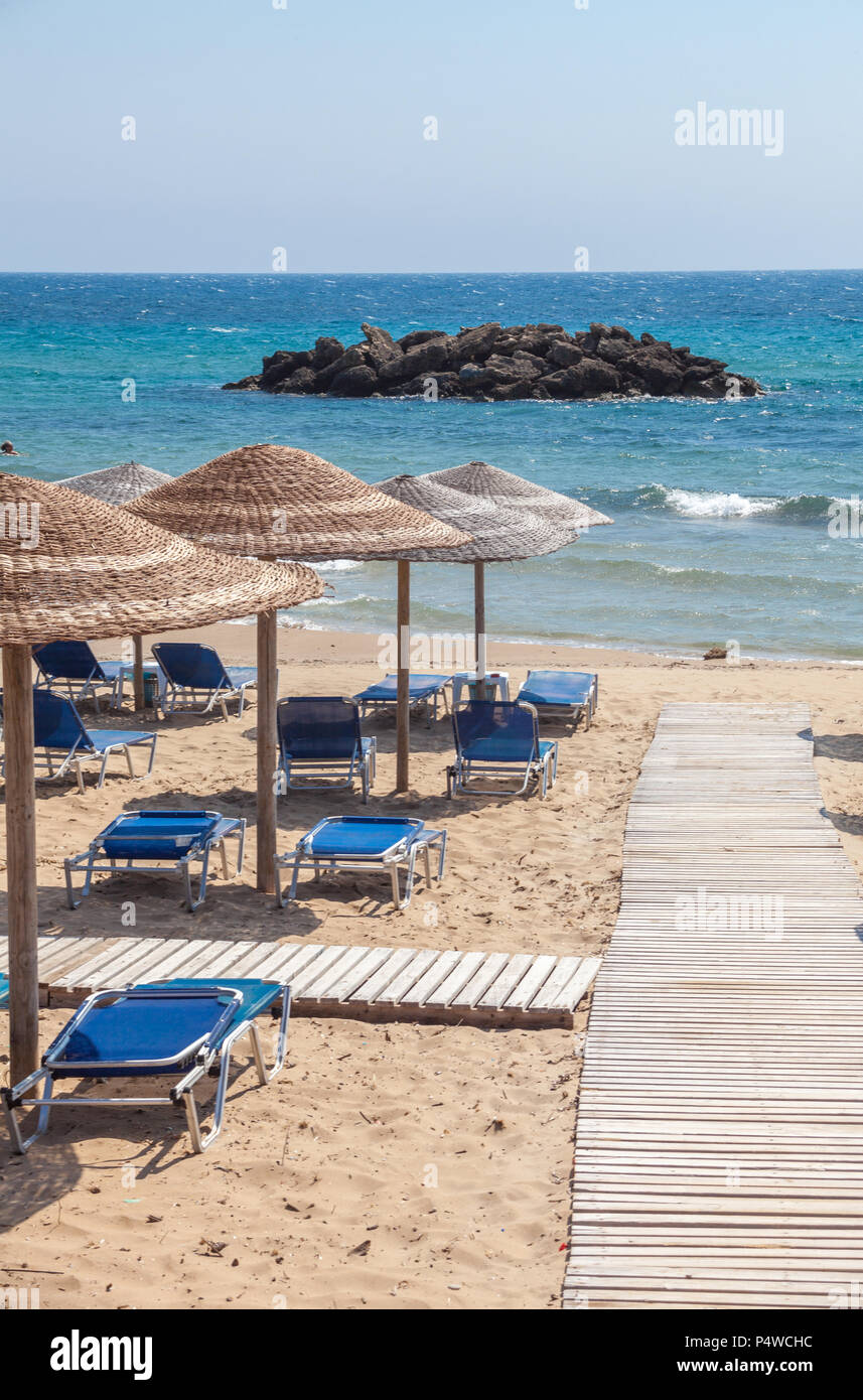 Joint splice of wood fiber pathway towards the ocean. A walk board