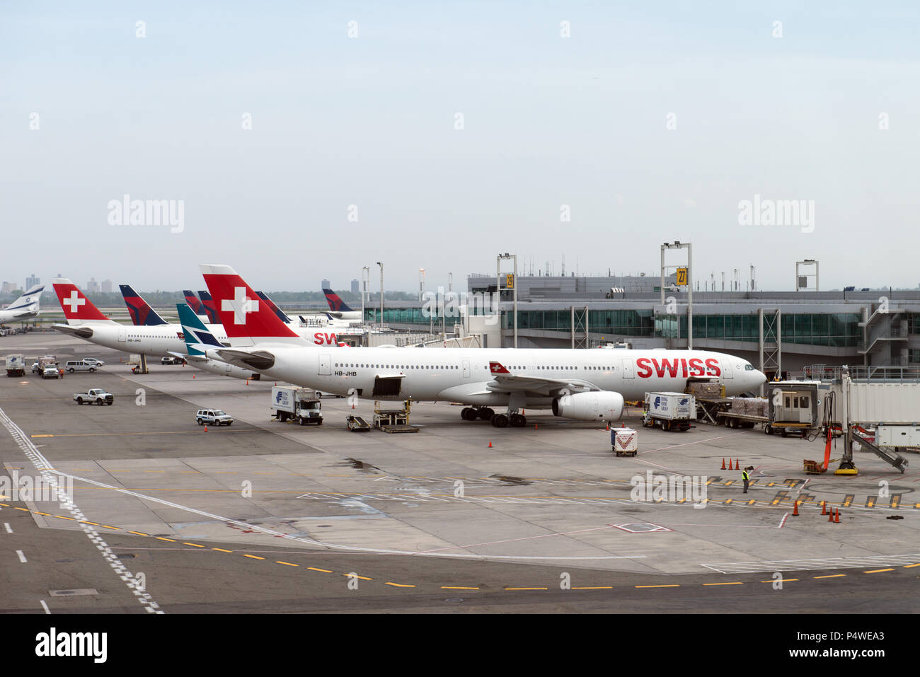 Delta plane gate hires stock photography and images Alamy