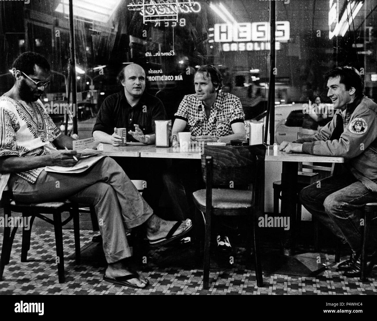 Original Film Title: TAXI DRIVER. English Title: TAXI DRIVER. Film Director: MARTIN SCORSESE. Year: 1976. Stars: ROBERT DE NIRO; PETER BOYLE; HARRY NORTHUP; NORMAN MATLOCK. Credit: COLUMBIA PICTURES / Album Stock Photo