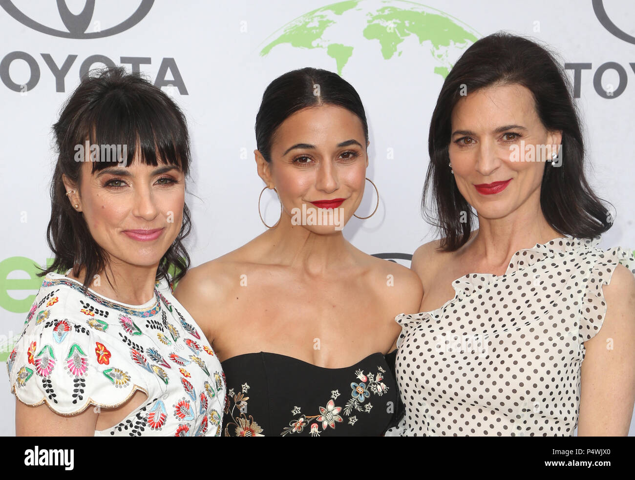 Constance zimmer and emmanuelle chriqui hi-res stock photography and