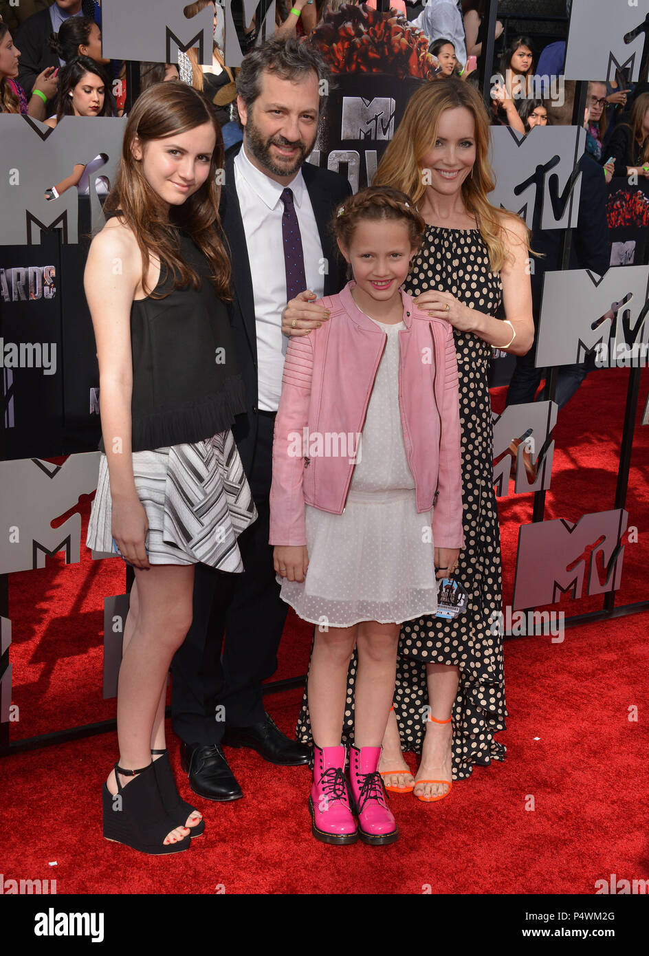 Leslie Mann, director Judd Apatow, and daughters Maude Apatow and Iris  Apatow at the 2014 MTV Movie Awards at the Nokia Theatre in Los  Angeles.Leslie Mann, director Judd Apatow, and daughters Maude