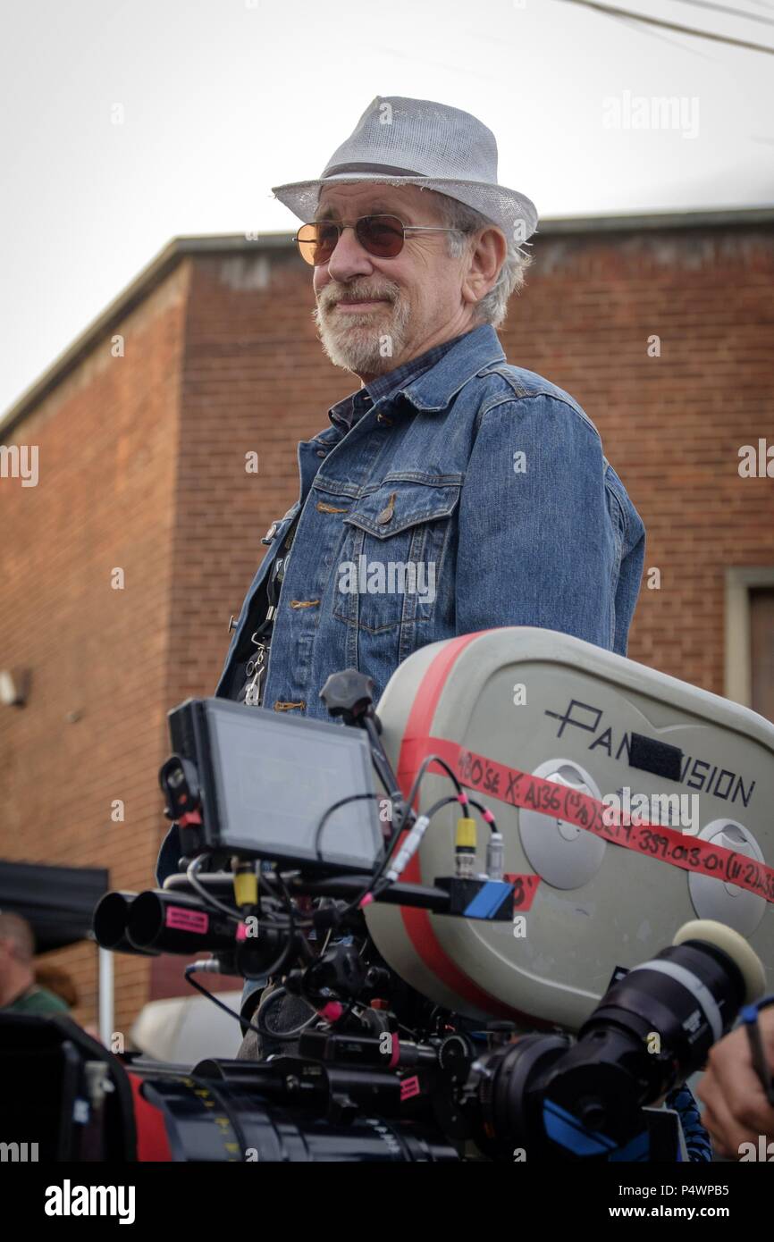 Original Film Title: READY PLAYER ONE. English Title: READY PLAYER ONE.  Film Director: STEVEN SPIELBERG. Year: 2018. Stars: STEVEN SPIELBERG.  Credit: AMBLIN ENTERTAINMENT/DE LINE PICTURES/DREAMWORKS/WARNER BROS /  Album Stock Photo - Alamy