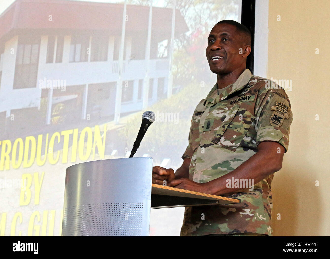 Command Sgt. Maj. Christopher Gilpin, a senior noncommissioned officer in U.S. Army Africa, gives an introduction to senior enlisted military leaders from nine countries across the African continent and Malawi Defence Force soldiers enrolled in the Malawi Armed Forces College Sergeants Major Course during the first African Land Forces Summit Senior Enlisted Program, in Salima, Malawi, May 9, 2017. ALFS is an annual, weeklong seminar bringing together land force chiefs from across Africa for candid dialog to discuss and develop cooperative solutions to regional and transregional challenges and  Stock Photo