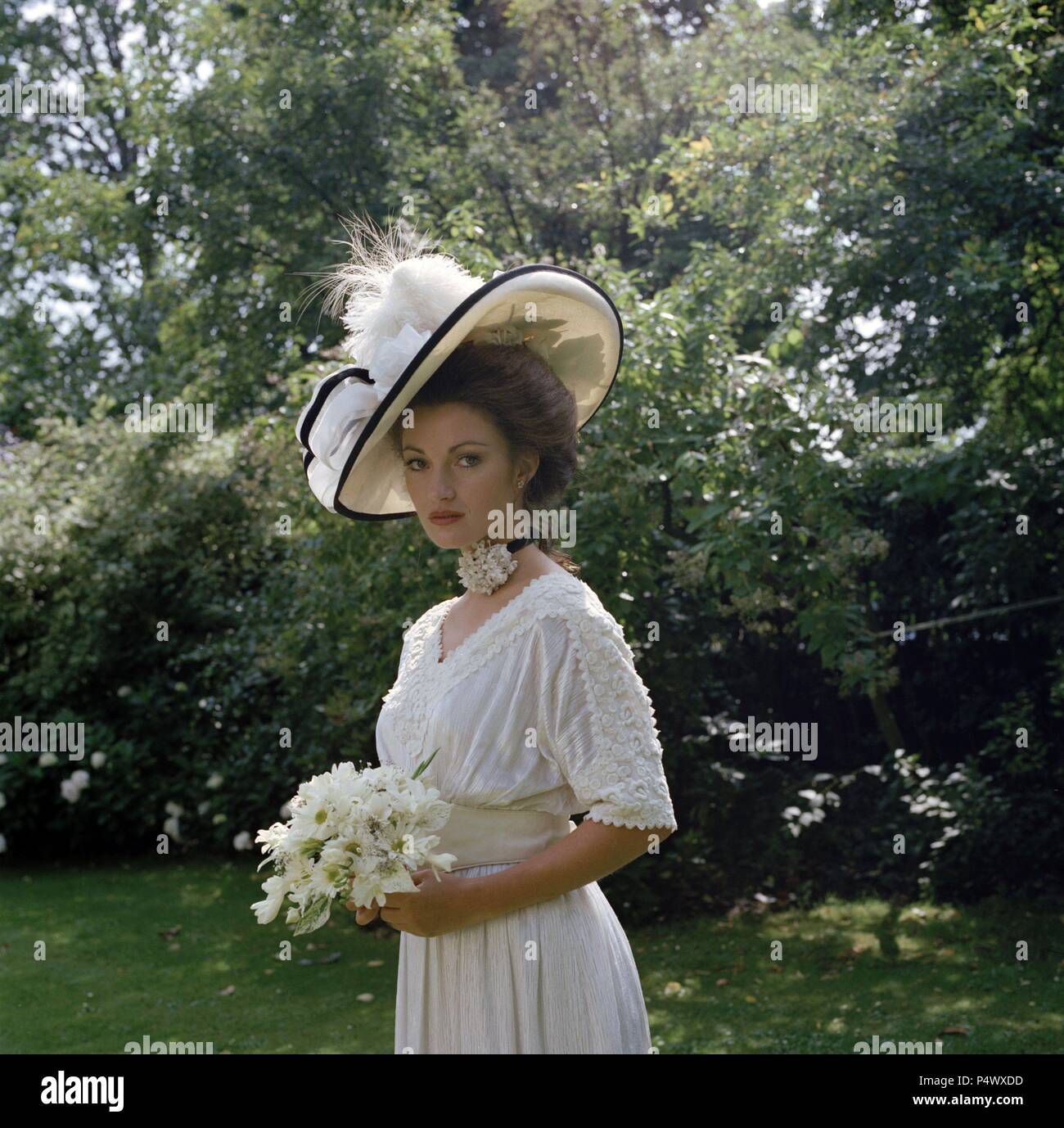 Original Film Title: SOMEWHERE IN TIME. English Title: SOMEWHERE IN TIME.  Film Director: JEANNOT SZWARC. Year: 1980. Stars: JANE SEYMOUR. Credit:  UNIVERSAL PICTURES / Album Stock Photo - Alamy, image size:1300x1378