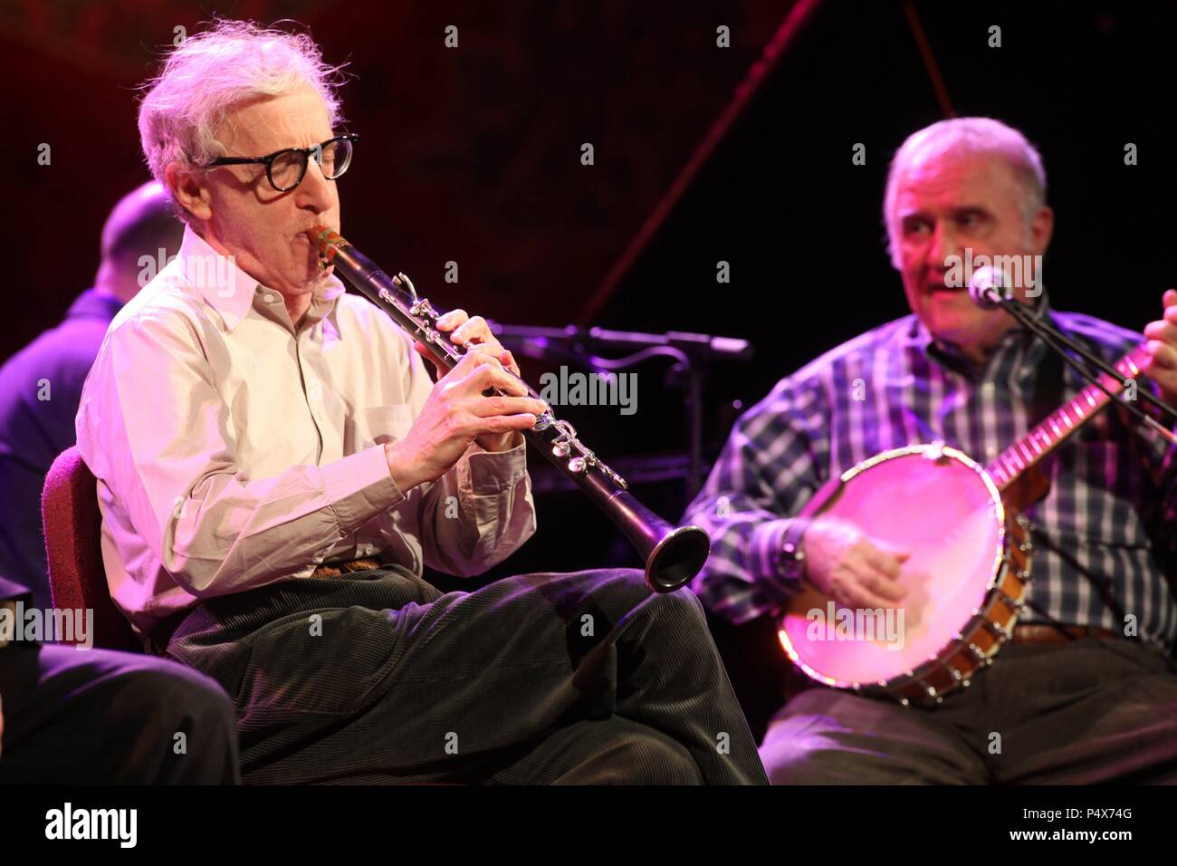 Woody Allen y la New Orlenas Jazz Orquestra en el Palau de la Música Catalana durante el XI Festival Mil.lenni. Stock Photo