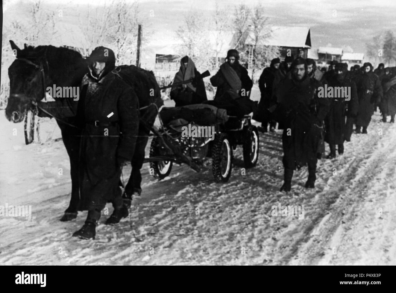 Columna de voluntarios españoles de la 'División Azul' marchando hacia el frente ruso. 23 de enero de 1942. Stock Photo