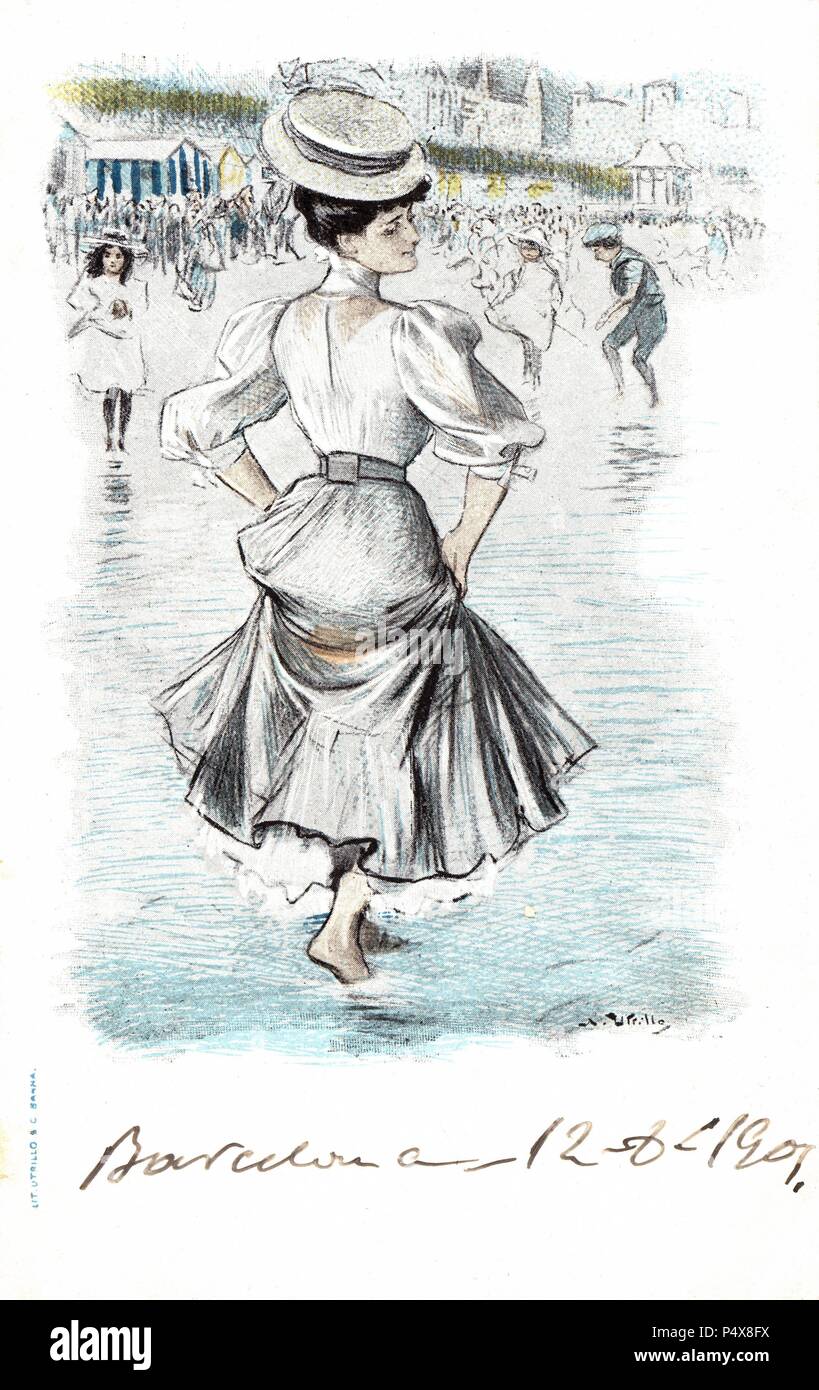 Tarjeta postal. Escenas de baño en la costa de Barcelona. Mujer descalza paseando por la orilla del mar. Años 1905. Stock Photo