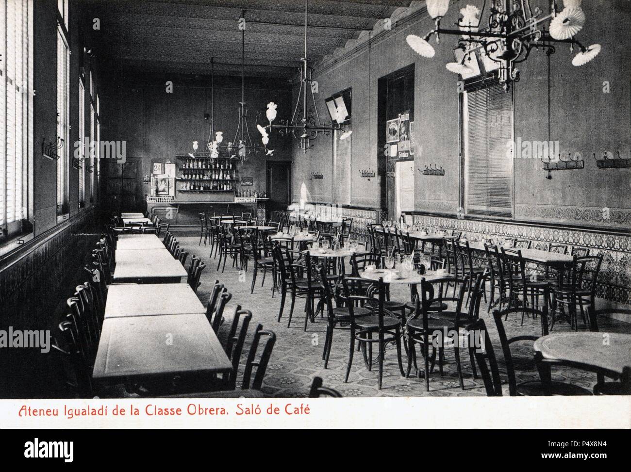 Tarjeta postal. Salón del café del Ateneu Igualadí de la Classe Obrera, en  Igualada. Años 1915 Stock Photo - Alamy