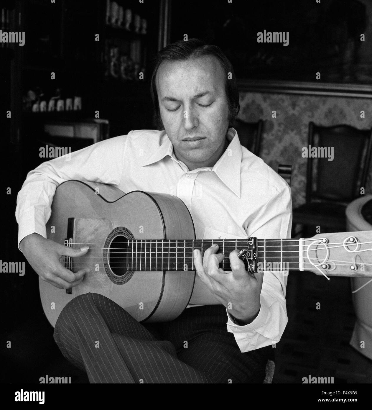 El guitarrista Paco Cepero Stock Photo Alamy