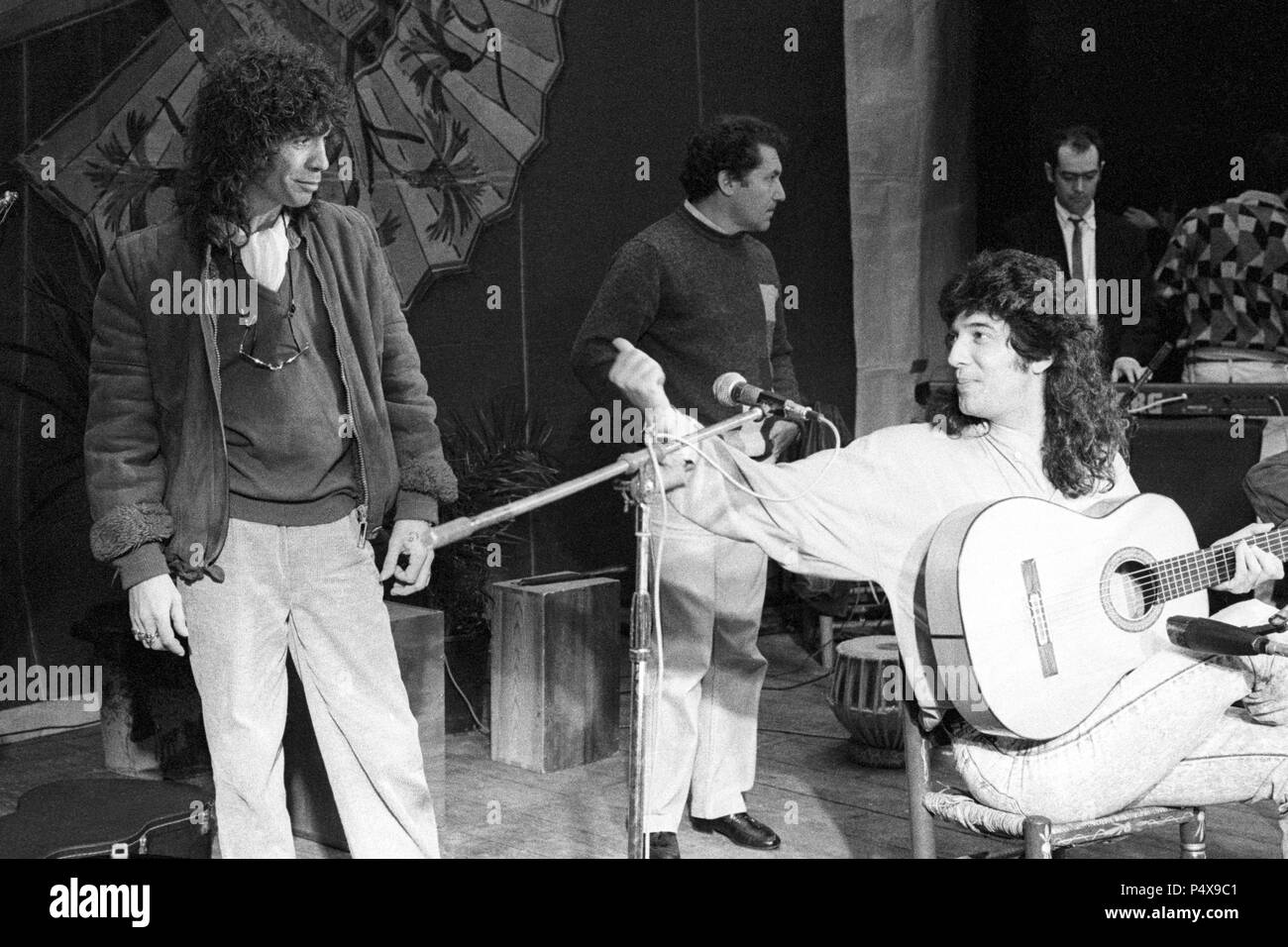 Camarón y Tomatito durante un ensayo. Teatro Andalucía, 1989 Stock Photo -  Alamy