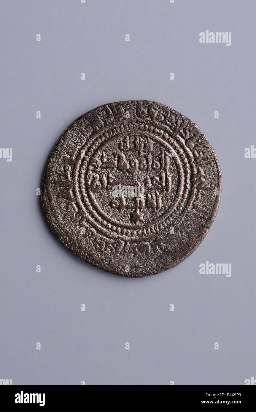 Silver fleece dirhem of al Mamun . Diameter 24 mm Thickness 1 mm (1072) - Hispanic-Muslim period, belonging of the ' Burgo de Santiuste Museum' in Alcalá de Henares. (Madrid). SPAIN. Stock Photo