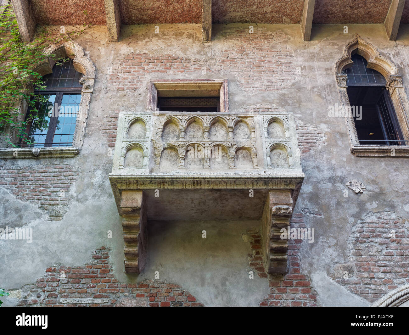 Famous Romeo and Juliet balcony Verona Italy Stock Photo Alamy