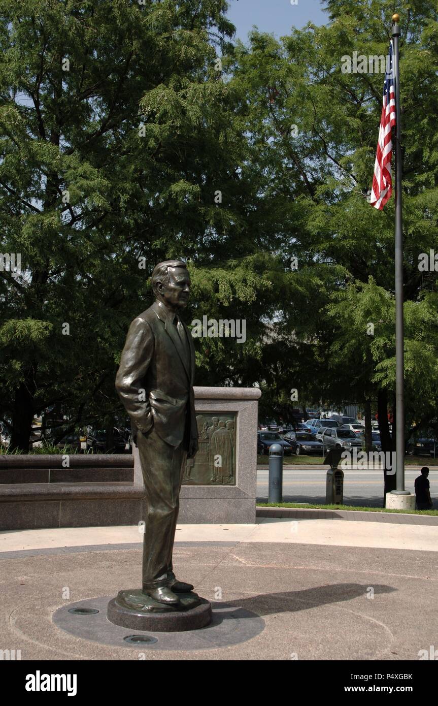 BUSH, George H. W. (n.1924). Político estadounidense. 41º Presidente del país. MONUMENTO A GEORGE H. W. BUSH en el centro de la ciudad. HOUSTON. Estado de Texas. Estados Unidos. Stock Photo
