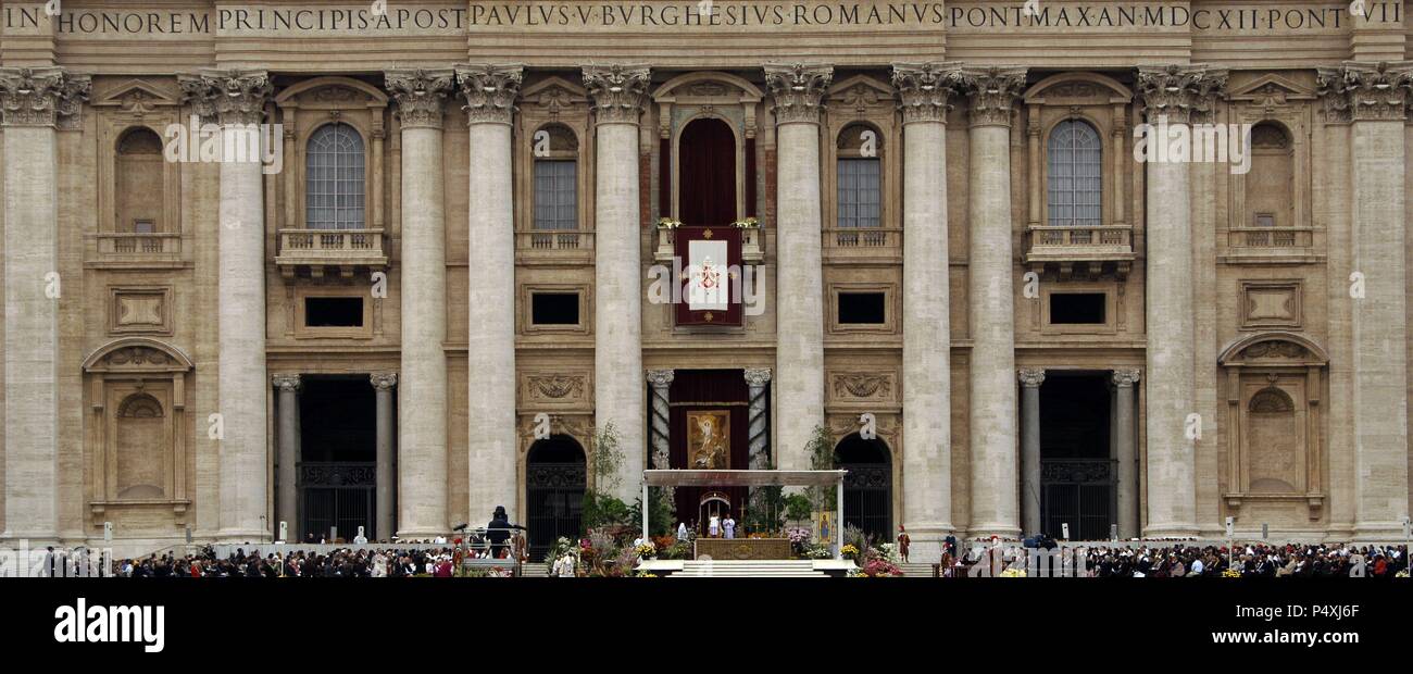 Mass of Pope Benedict XVI in Holy Week. Saint Peter's Square. Vatican ...
