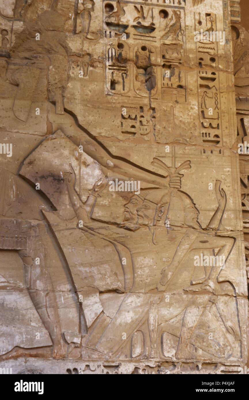 Temple of Ramses III. The pharaoh Ramses III victorious with war prisoners. New Kingdom. (1550-1069 b.C). Twentieth dynasty. Thebes. Medinet-Habou. Egypt. Stock Photo