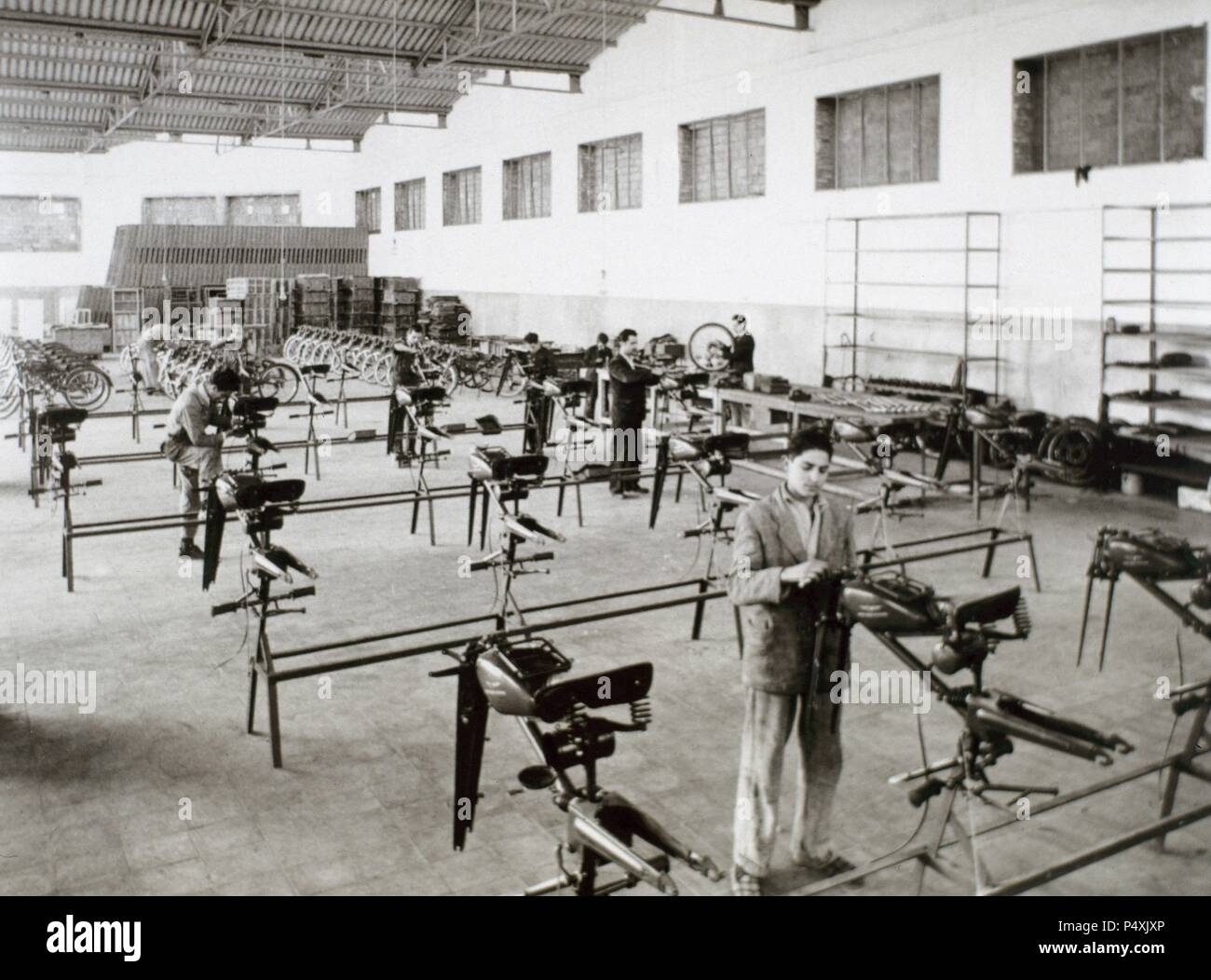Spanish industry, 1958. Moto Guzzi Hispania. Emtisa Factory. Assembly  section of motorcycles. Barcelona. Spain Stock Photo - Alamy