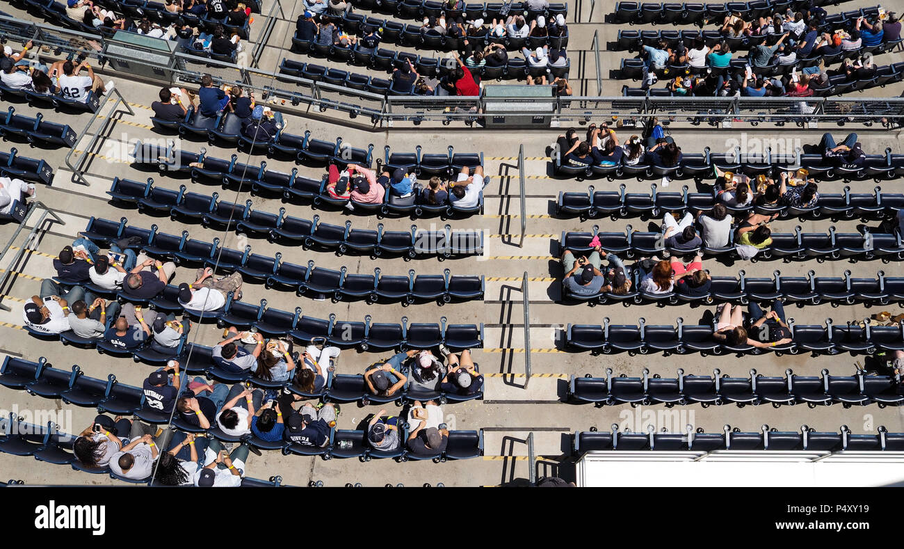 Yankee stadium field level hires stock photography and images Alamy
