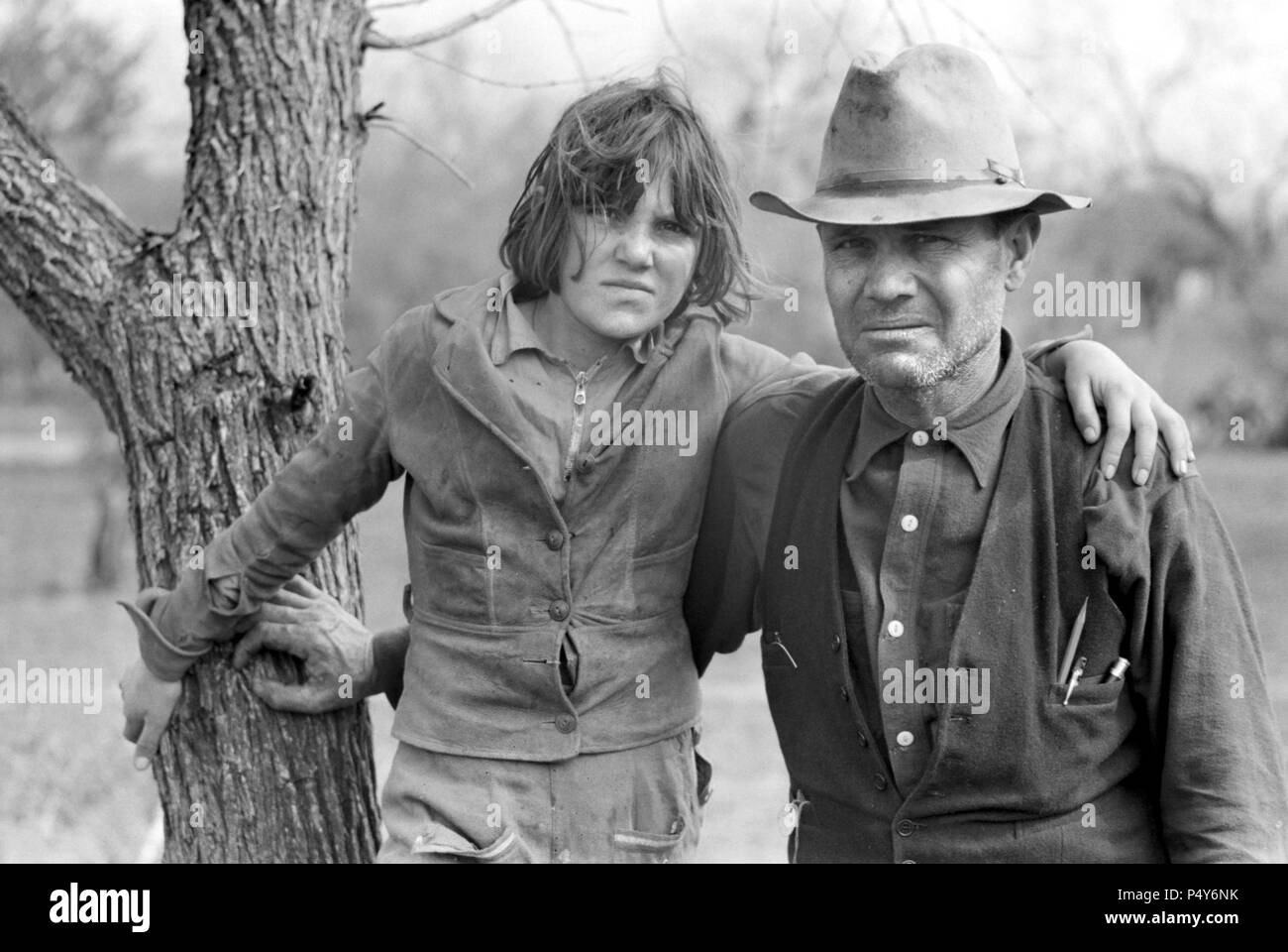 https://c8.alamy.com/comp/P4Y6NK/migrant-farmer-and-daughter-near-harlingen-texas-usa-russell-lee-farm-security-administration-february-1939-P4Y6NK.jpg