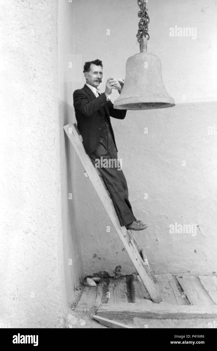 Close-up Portrait of Man Ringing Bell with Rock, Church of the Twelve Apostles, Trampas, New Mexico, USA, Russell Lee, Farm Security Administration, July 1940 Stock Photo