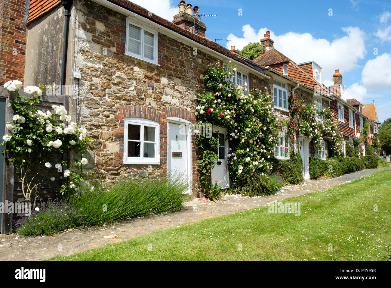 Pretty rose covered cottages in the picturesque village of Winchelsea, East Sussex, UK Stock Photo