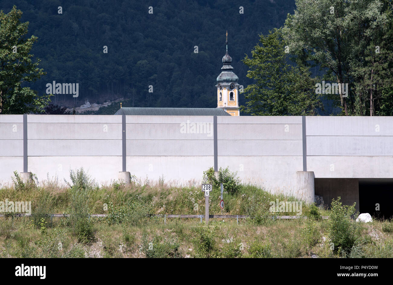Windshausen, Germany. 21st June, 2018. A noise barrier of the freeway A 93 at the border crossing between Germany and Austria. The Inn river can be seen in the foreground, the church of Reisach can be seen in the background. Credit: Sven Hoppe/dpa/Alamy Live News Stock Photo
