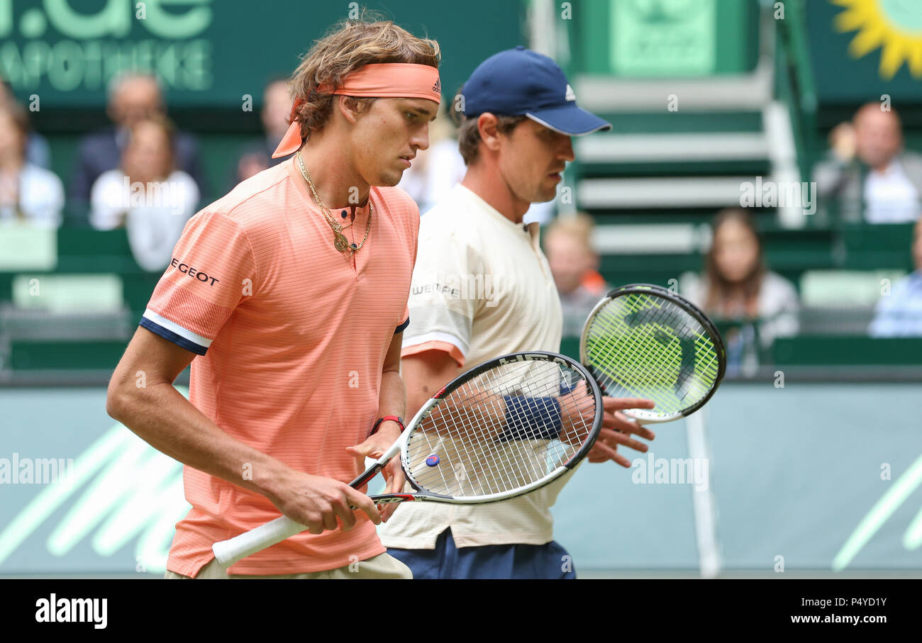 Halle, Germany. 23rd June, 2018. Tennis, ATP-Tour, double, Men,  Semi-Finals: Alexander Zverev (L) and Mischa Zverev (R) from Germany in  action against Mektic from Croatia and Peya from Austria. Credit: Friso  Gentsch/dpa/Alamy
