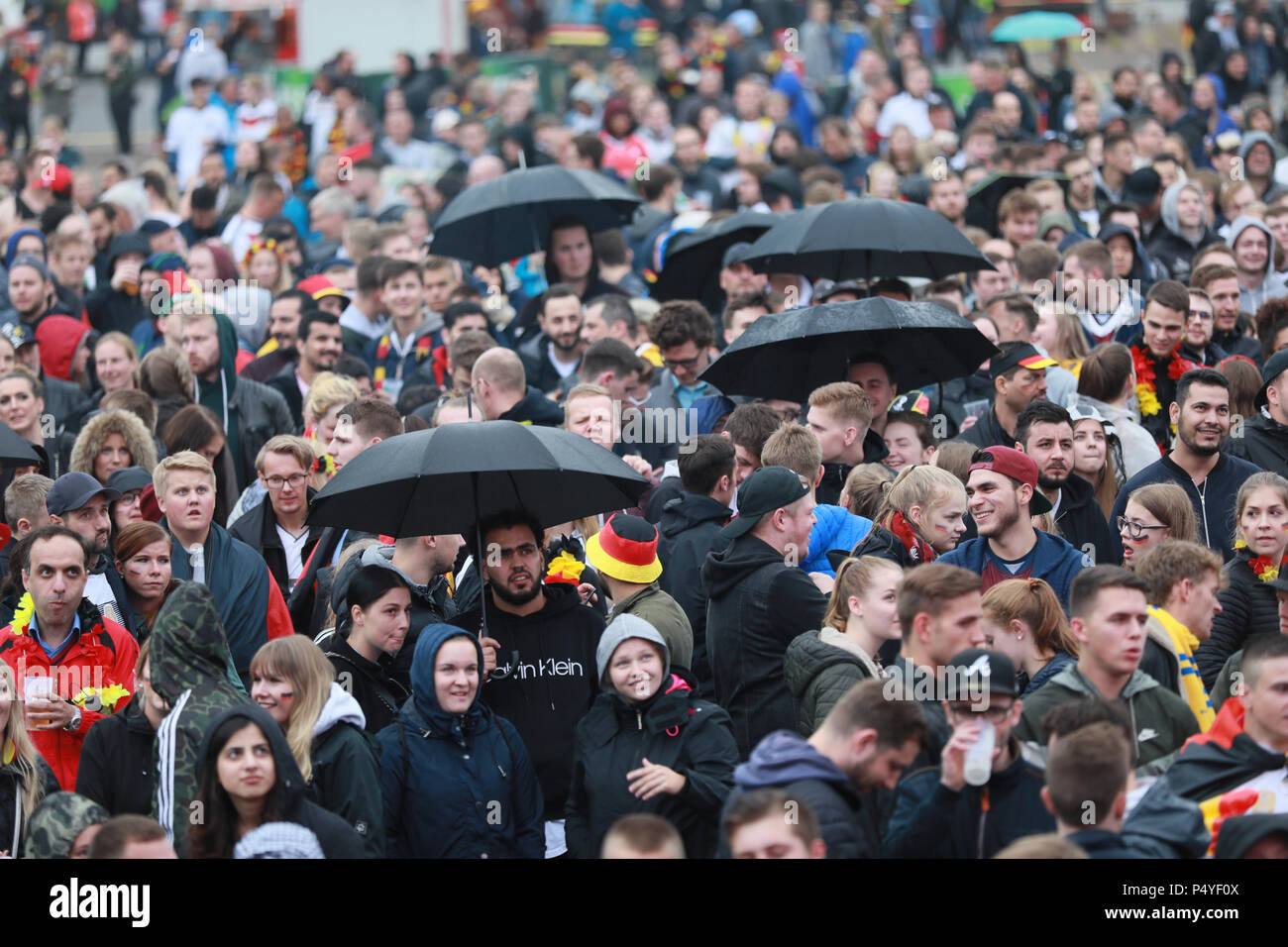 Hamburg, Germany. 23rd June 2018. World Cup, Soccer, Germany vs Sweden, Group Stage, Group F, 2nd match day: Fans of Germany participate in public viewing in Hamburg. Photo: Paul Weidenbaum/dpa Credit: dpa picture alliance/Alamy Live News Stock Photo
