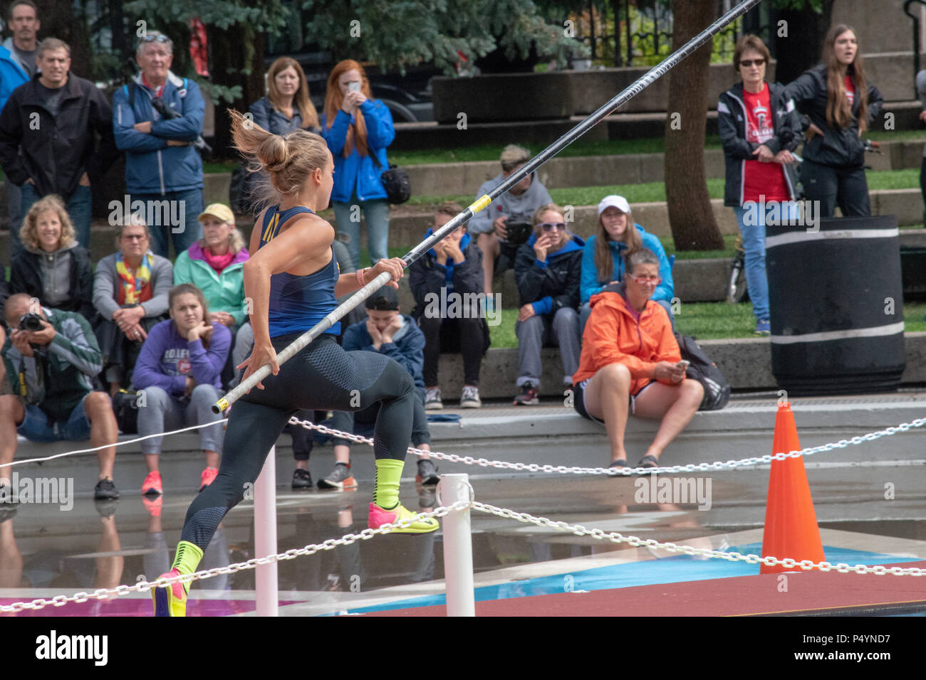 Pole vaulting hires stock photography and images Alamy