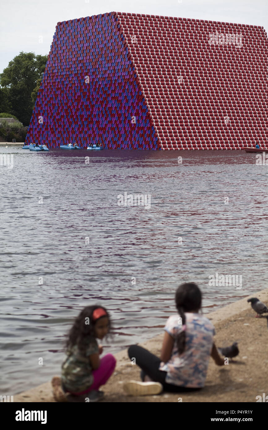 London, UK. 23 June 2018 The Mastaba, a temporary sculpture made of stacked barrels in Serpentine Lake in Hyde Park, is made by one of the world's most celebrated artists, famous for ambitious large scale works. Christo and his late wife Jean-Claude took an inspiration from ancient mastabas (benches) structures that originated in first urban civilisatons of Mesopotamia. Twenty metres in height, the structure consists of 7506 horizontally-stacked coloured barrels. The sculpture coincides with Serpentine Galleries exhibition of Christo and Jeanne-Claude's use of barrels in their work over th Cre Stock Photo