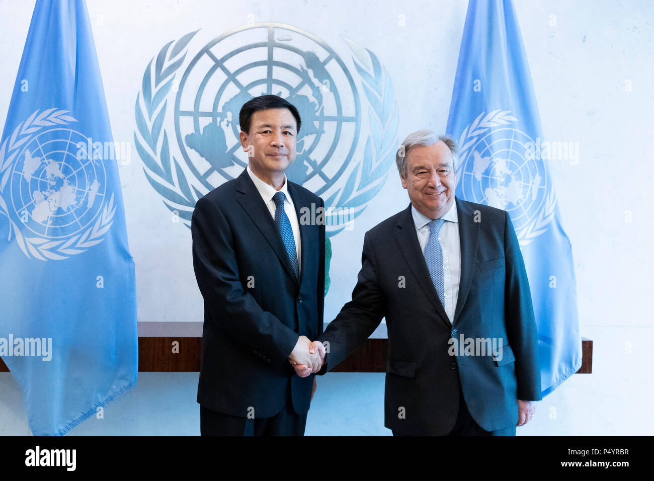 United Nations. 22nd June, 2018. United Nations Secretary-General Antonio Guterres (R) meets with Chinese Deputy Public Security Minister Wang Xiaohong at the UN headquarters in New York June 22, 2018. Antonio Guterres on Friday commended China's contributions to the UN peacekeeping mission. Credit: Li Muzi/Xinhua/Alamy Live News Stock Photo