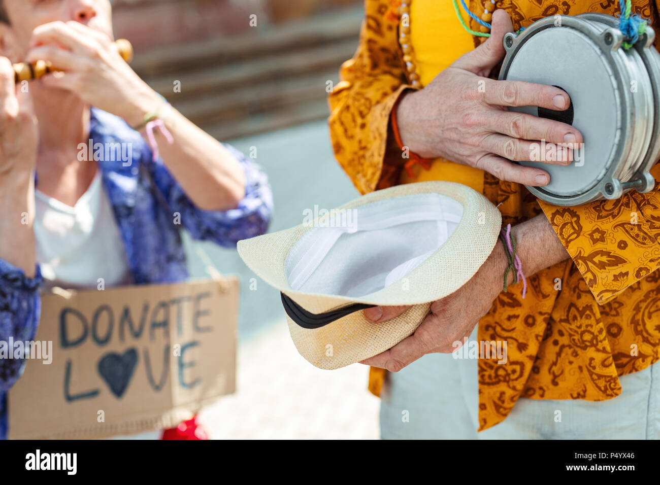 Holding top hat in hand hi-res stock photography and images - Alamy