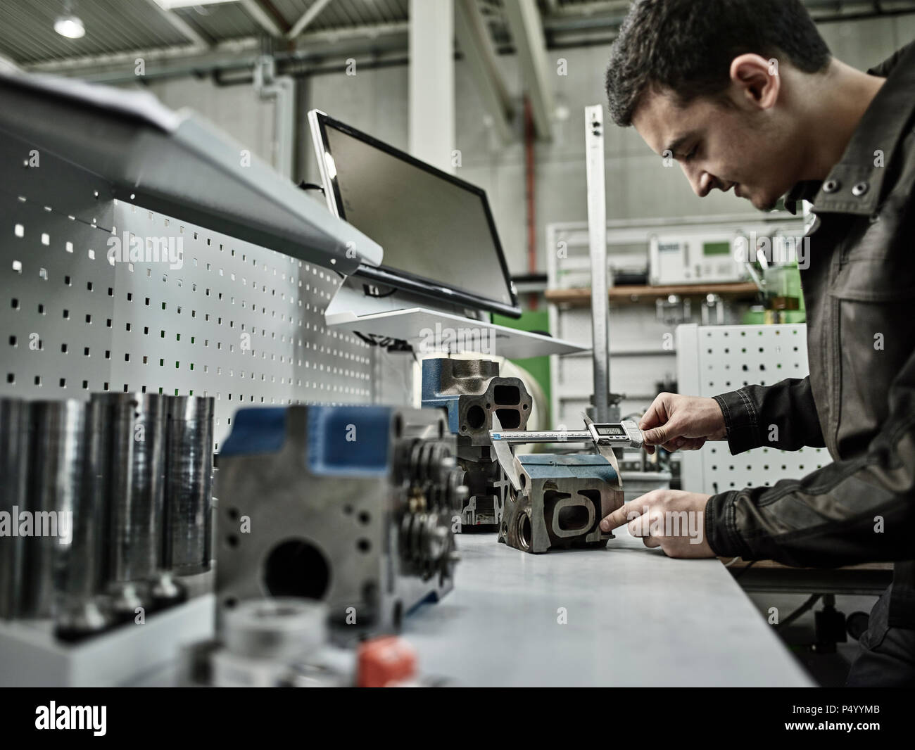 Cylinder head testing hires stock photography and images Alamy