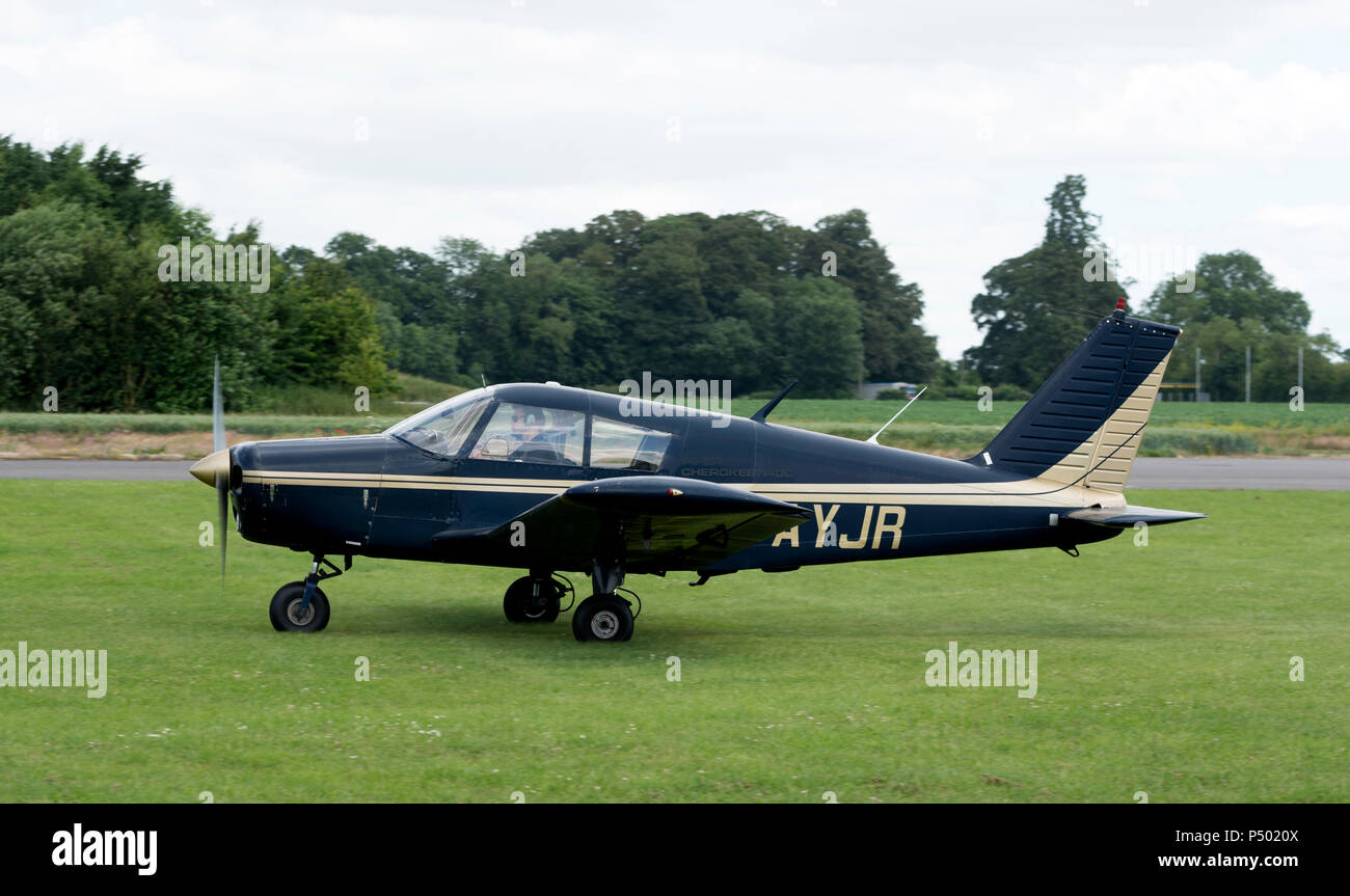 Piper Cherokee Pa 28 140 Single Eying Light Aircraft Vh Eti Flying Against A Blue Sky Stock Photo Alamy