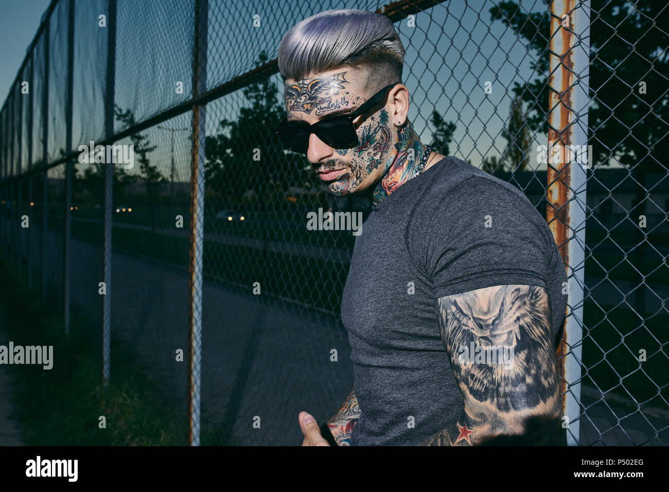 Chainlink fences hi-res stock photography and images - Alamy